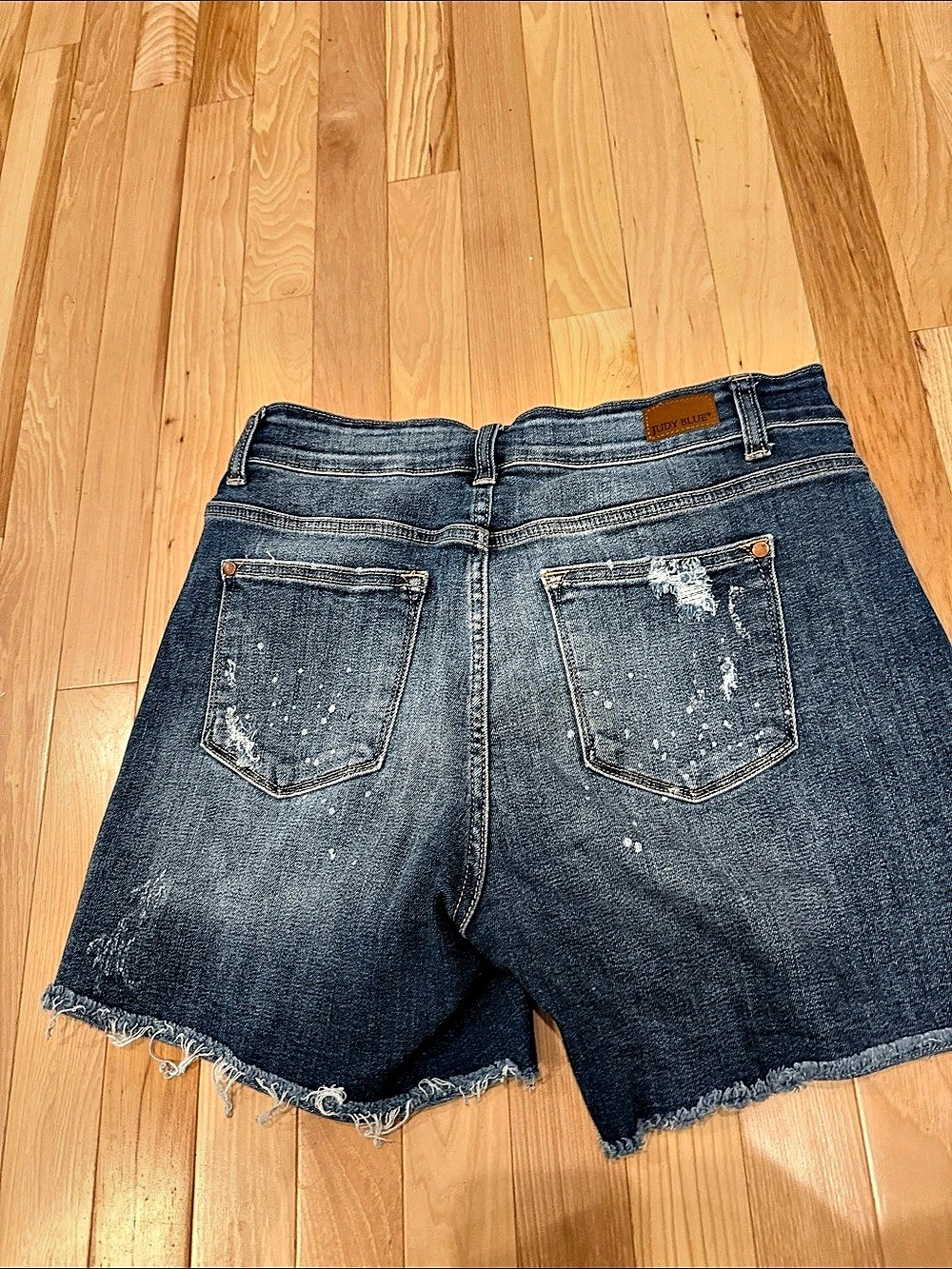 Judy Blue Mid Rise Distressed Paint Splatter Denim Shorts. Size XL - Picture 2 of 3